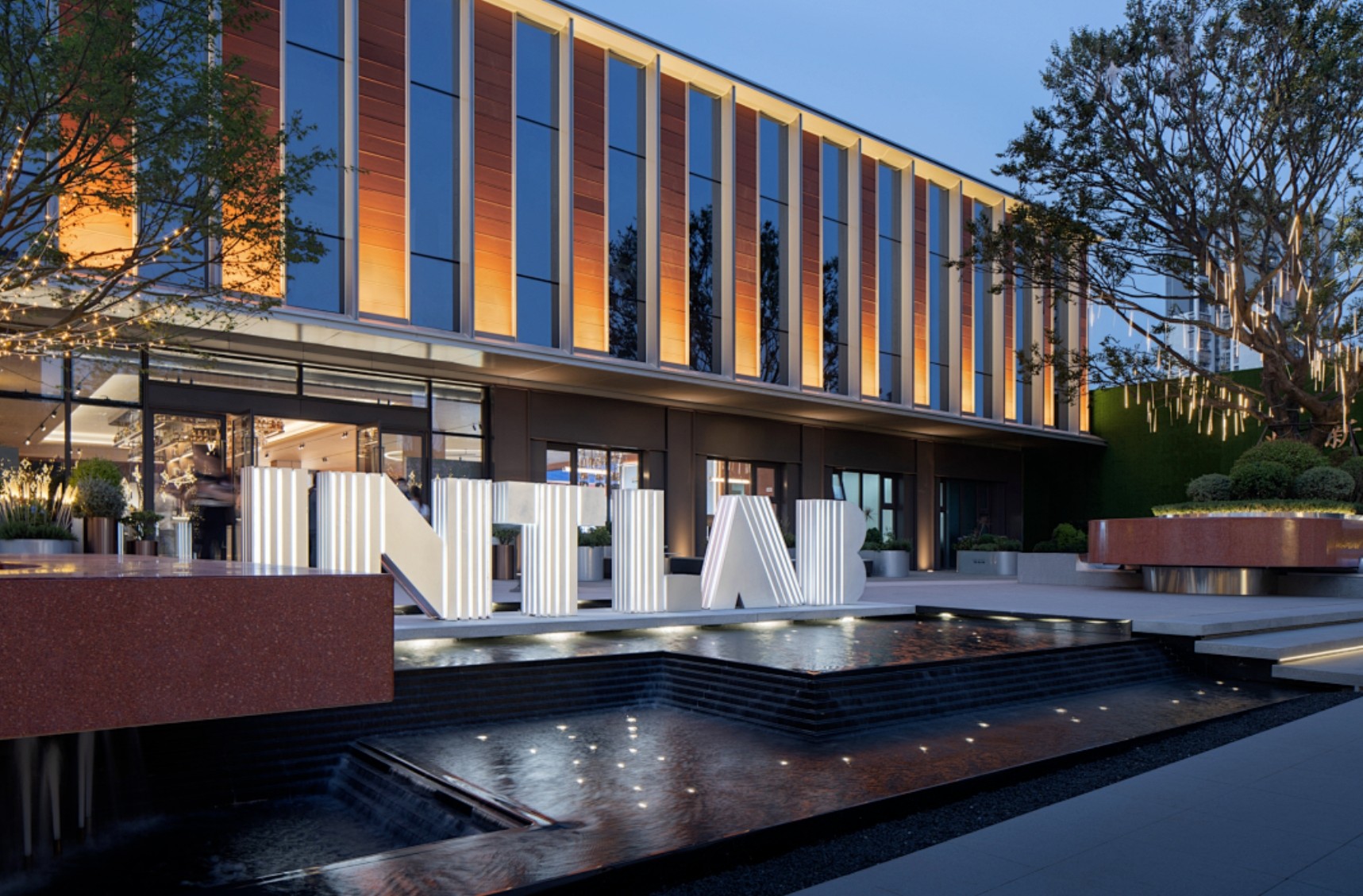 1729243170363750.jpg 产业园水体.jpg